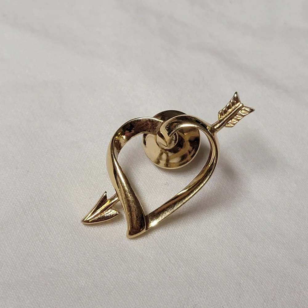 Vintage 1983 Love Struck Tac Pin Gold Tone Avon Valentine's Day Heart w/ Arrow